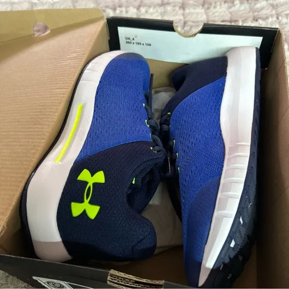 Boy's Under Amour Pursuit Sneakers Size 4.5y